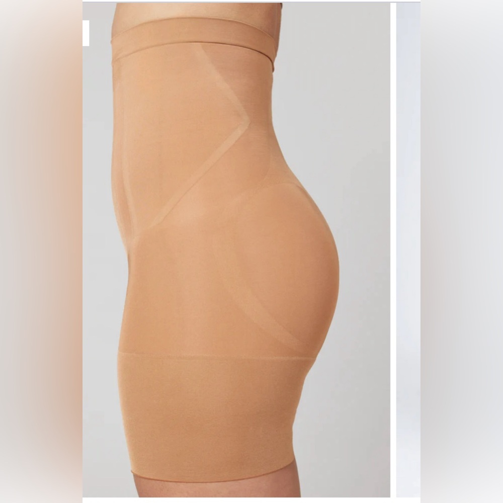OnCore Sculpting High-Waisted Mid-Thigh Short -M